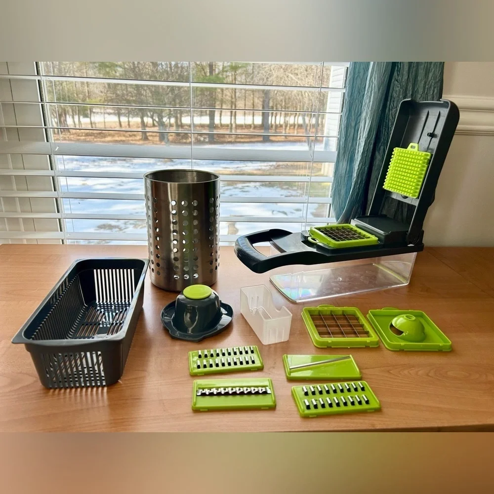 Vegetable/fruit Chopper lot of 14 pieces kitchen gadget cuts/chops/slices/dices